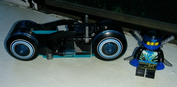 LEGO: Tron Maste Legacy Light Cycles Motorcycles NINJAGO - brickpick